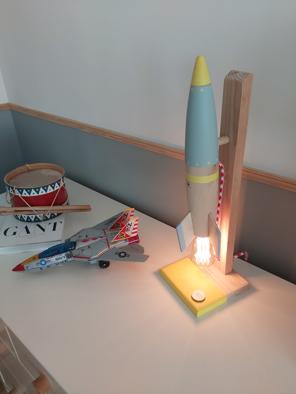 Candeeiro Foguetão de Mesa Amarelo - Yellow Rocket Table Lamp