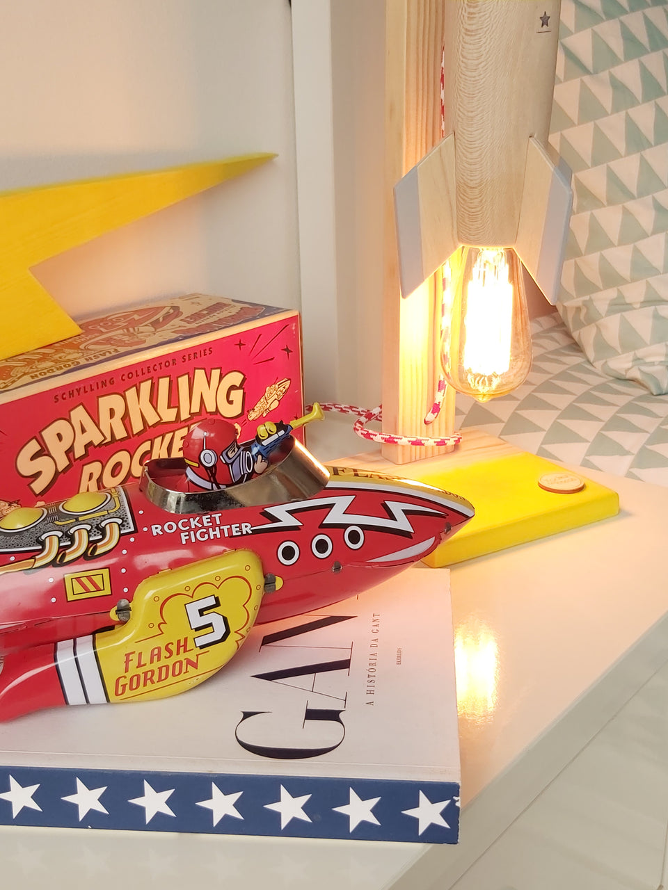 Candeeiro Foguetão de Mesa Amarelo - Yellow Rocket Table Lamp