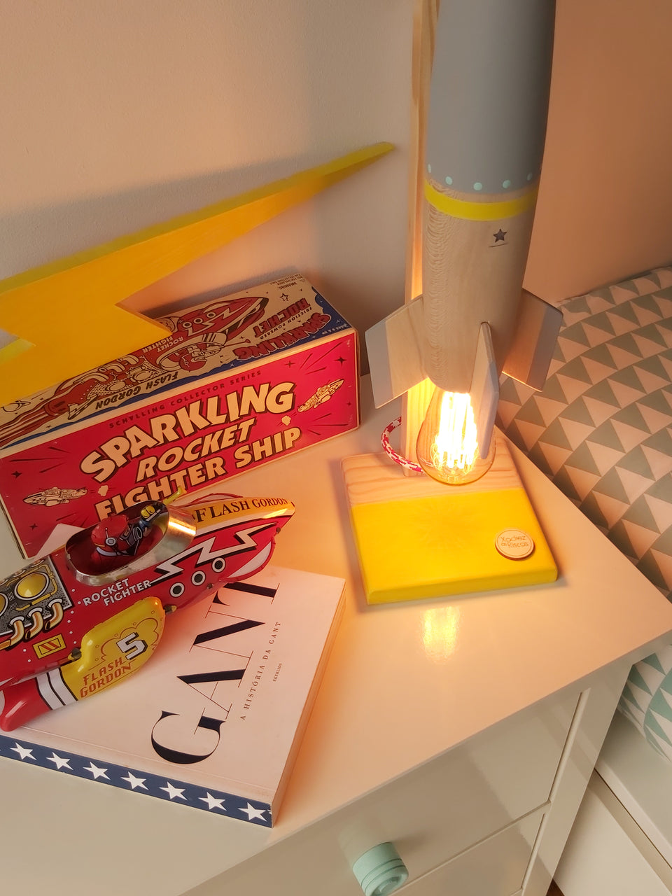 Candeeiro Foguetão de Mesa Amarelo - Yellow Rocket Table Lamp