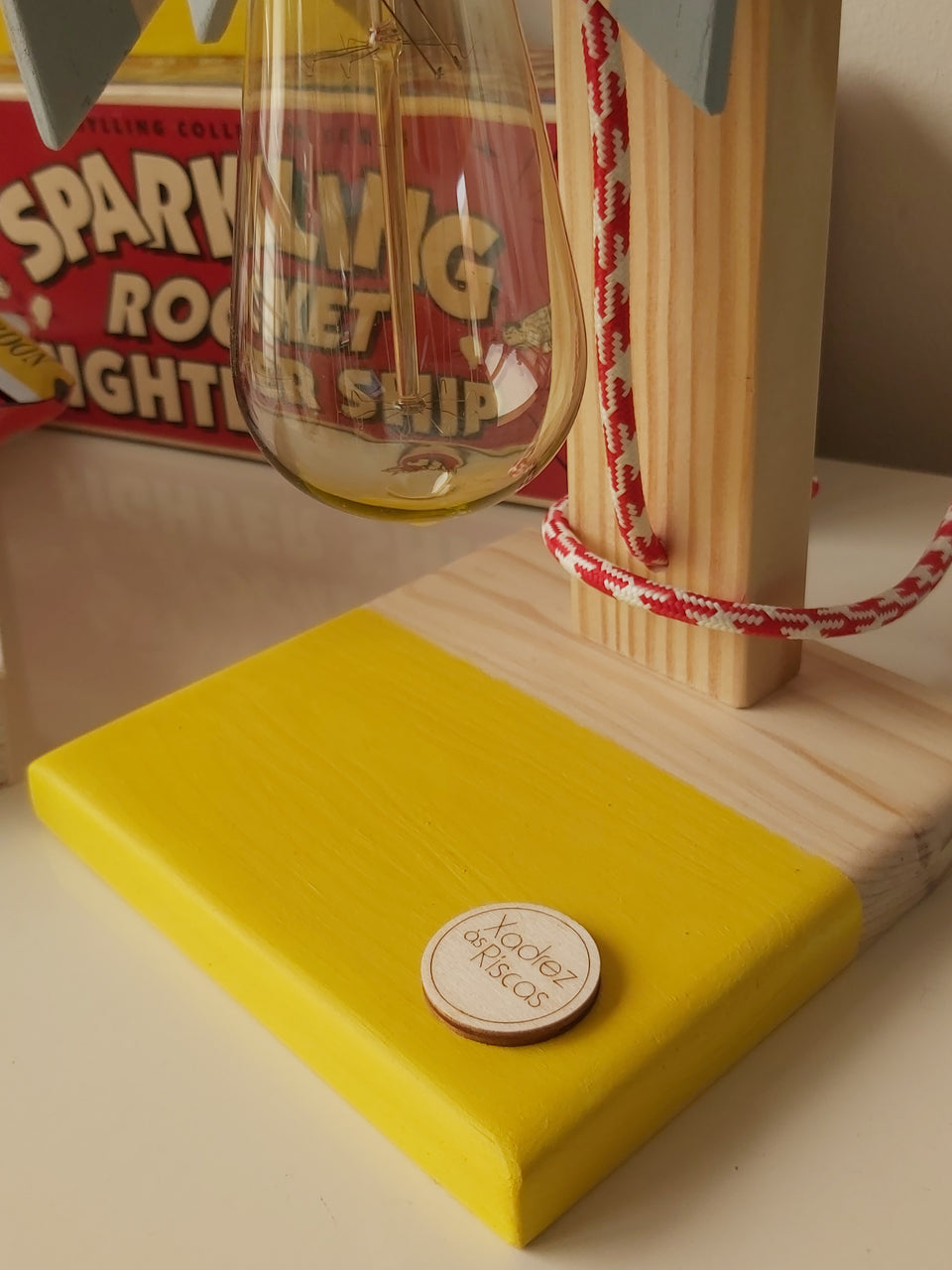 Candeeiro Foguetão de Mesa Amarelo - Yellow Rocket Table Lamp