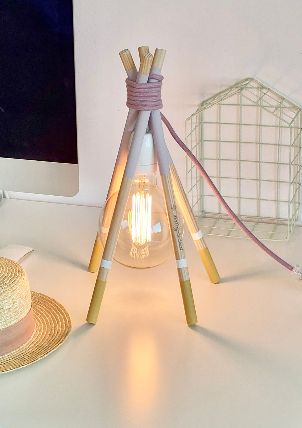Candeeiro Tenda Teepee de mesa Lilas - Tenda Teepee table lamp Lilas