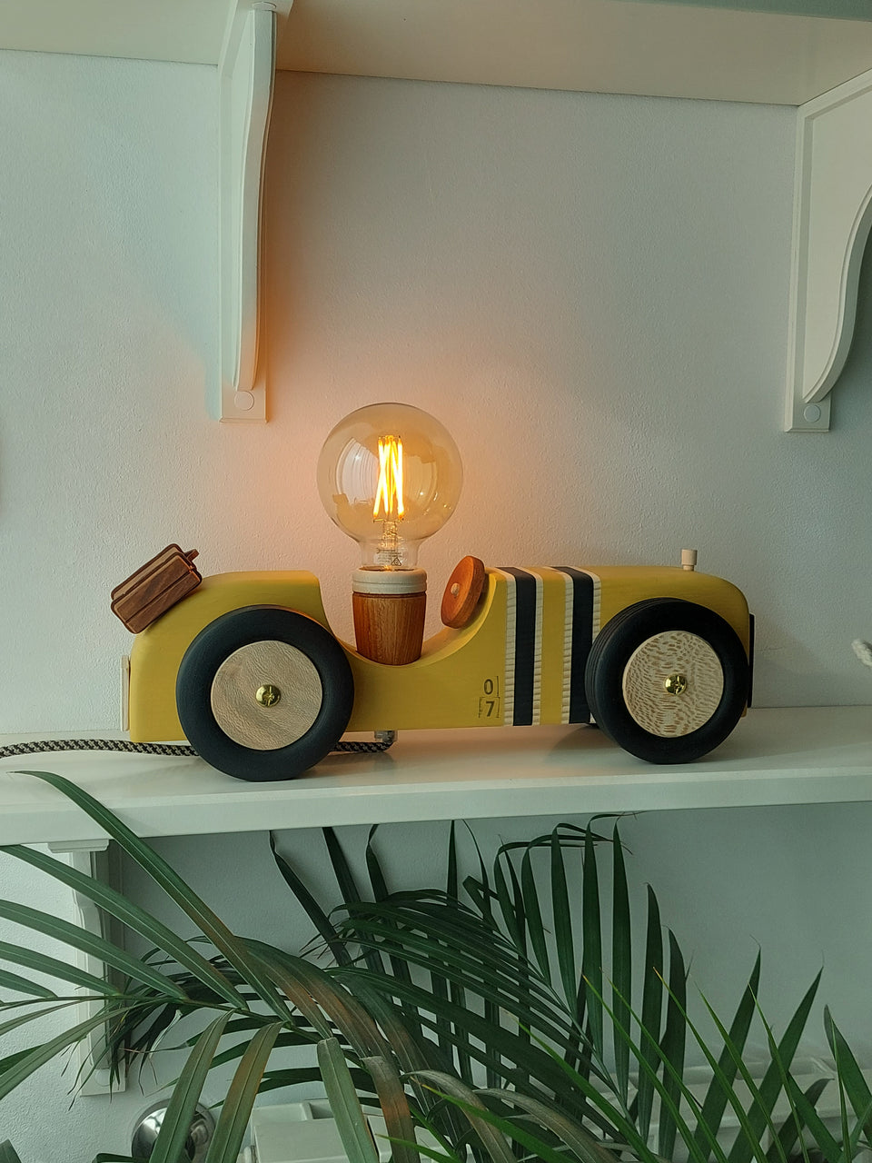 Candeeiro Carro de mesa Mostarda - Car table lamp Mustard