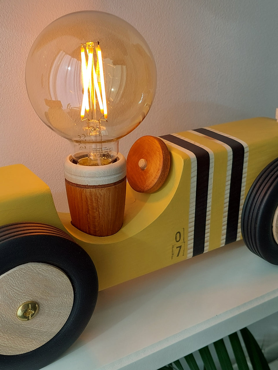 Candeeiro Carro de mesa Mostarda - Car table lamp Mustard