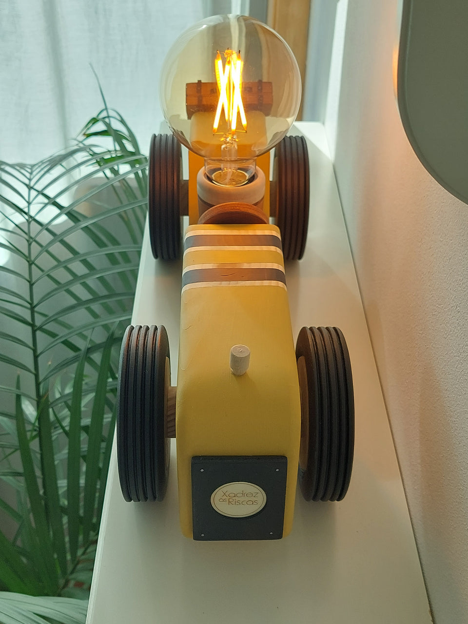 Candeeiro Carro de mesa Mostarda - Car table lamp Mustard