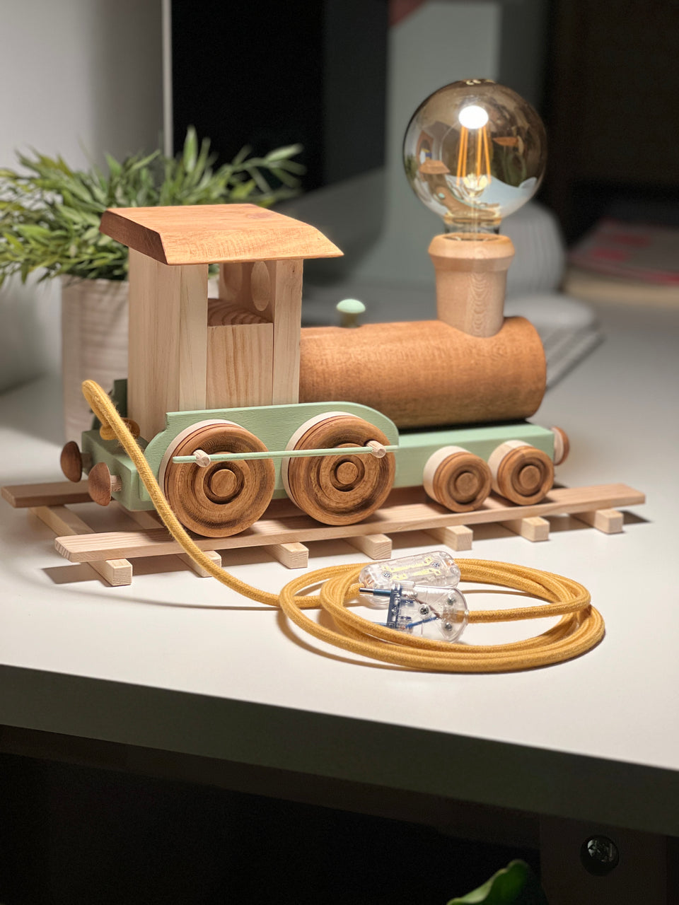 Candeeiro Comboio de mesa Verniz / Verde - Train Table Lamp Varnish / Green