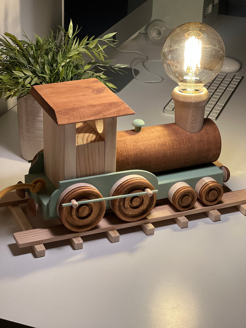 Candeeiro Comboio de mesa Verniz / Verde - Train Table Lamp Varnish / Green