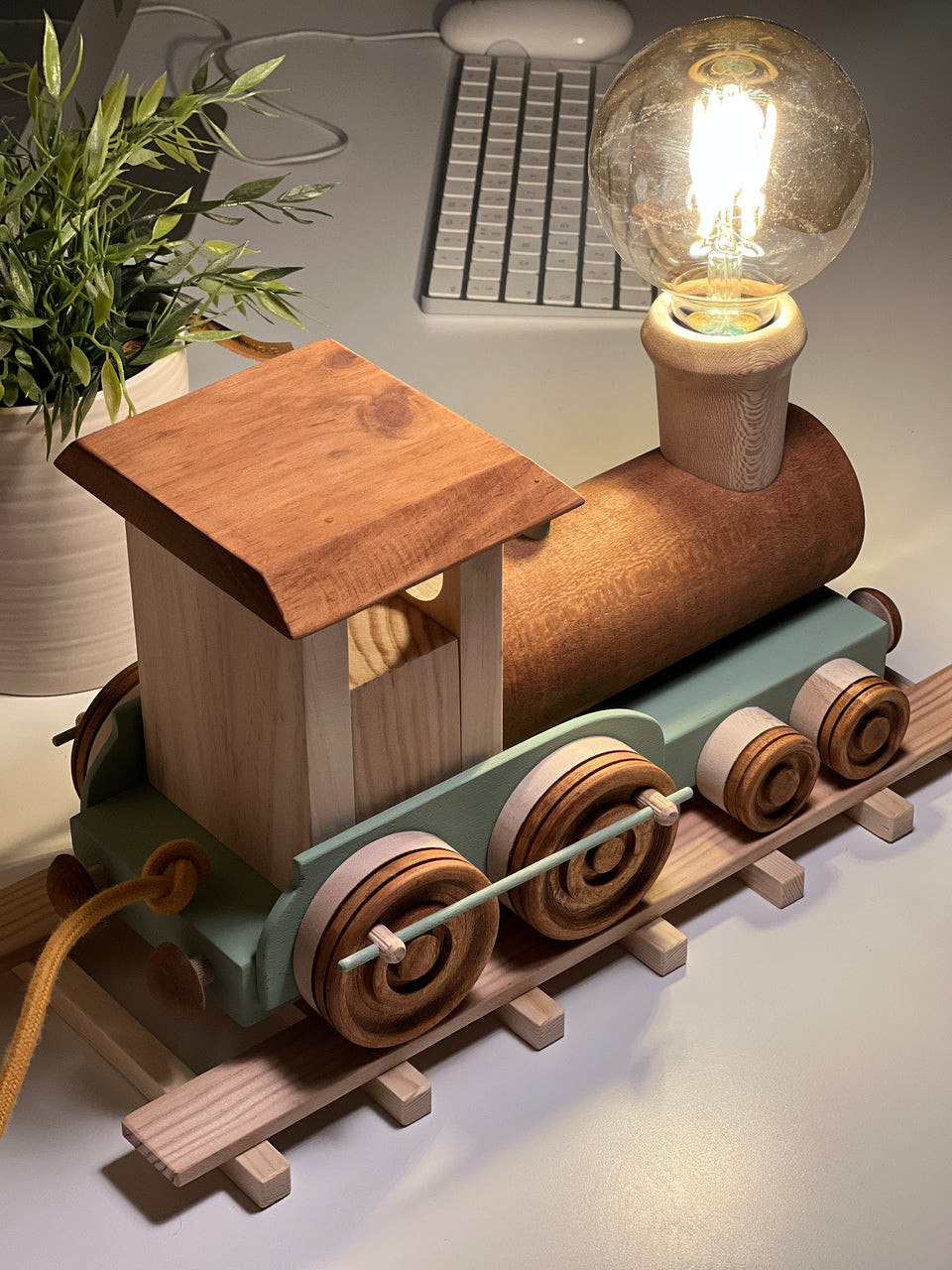 Candeeiro Comboio de mesa Verniz / Verde - Train Table Lamp Varnish / Green