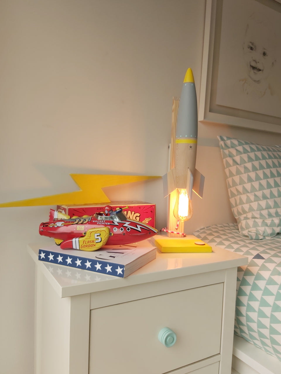 Candeeiro Foguetão de Mesa Amarelo - Yellow Rocket Table Lamp